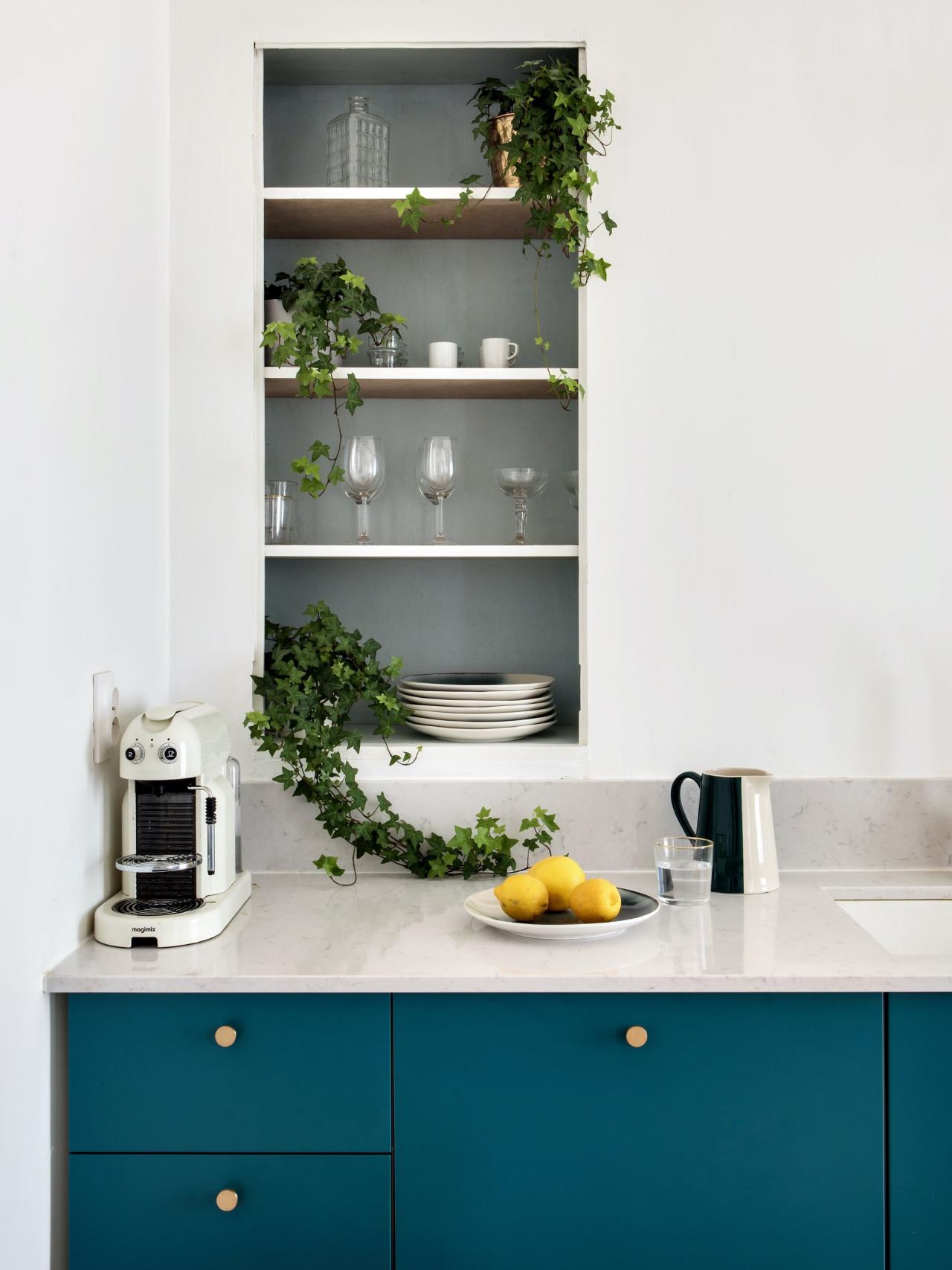 Samir & Clara's kitchen in Blue 01 - Lagon