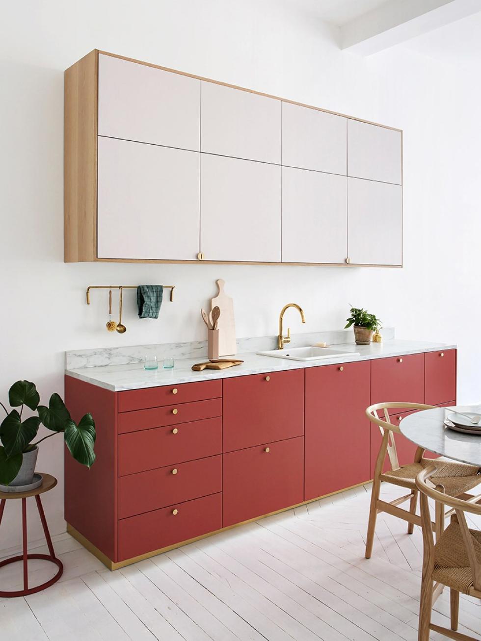 Ikea Küche mit Fronten von Plum in Terra - ⓒ Hervé Goluza
