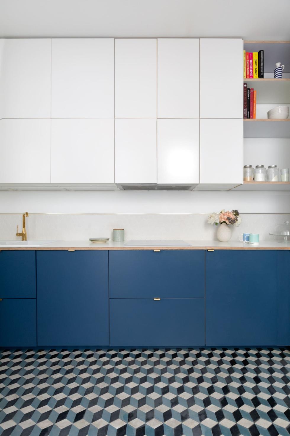 Two-tone kitchen in white & Blue 03 - Bleu gris