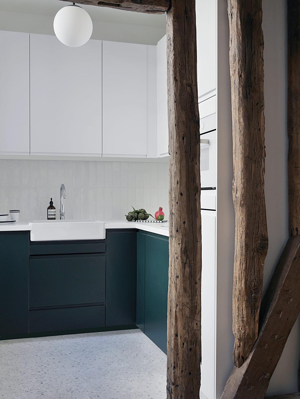 U SHAPE KITCHEN IN GREEN 02 - SOMBRE FOREST