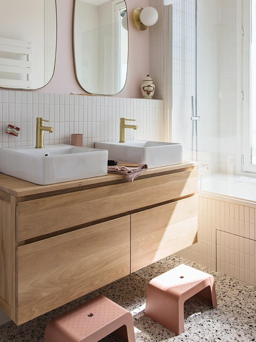 The bathroom of Lucie Socrate ⓒ Hervé Goluza for Plum