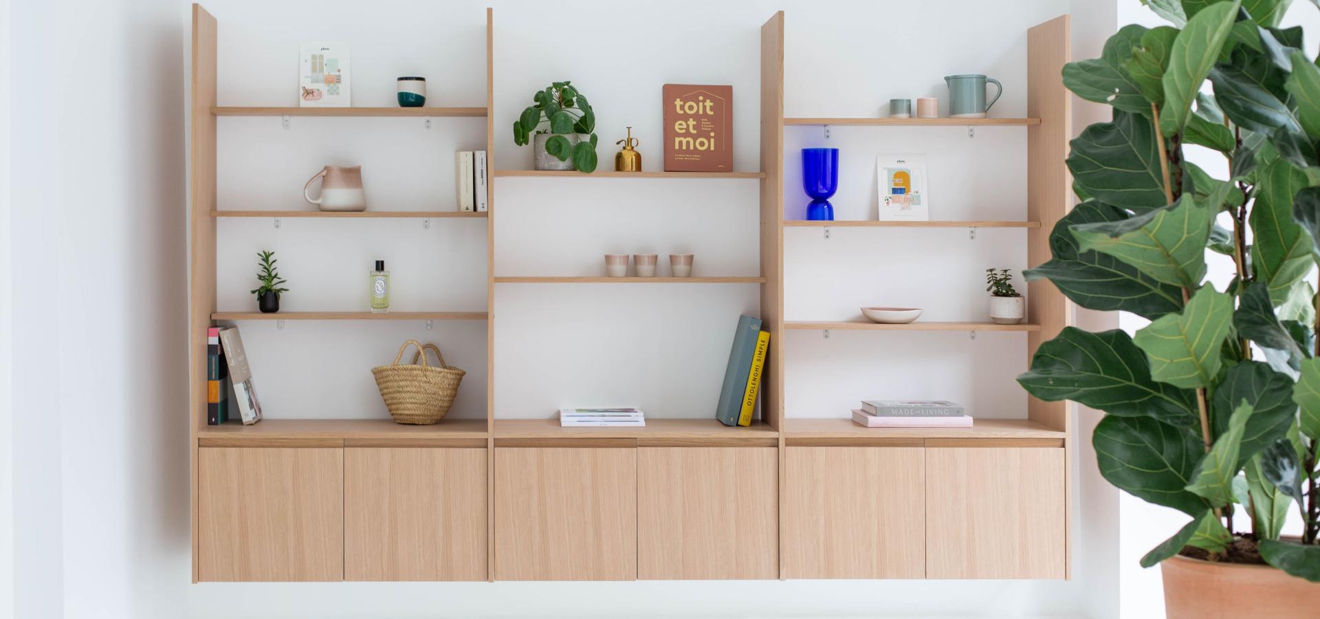 IKEA Hack: Schwebendes Bücherregal in Natureiche aus Metod Korpussen