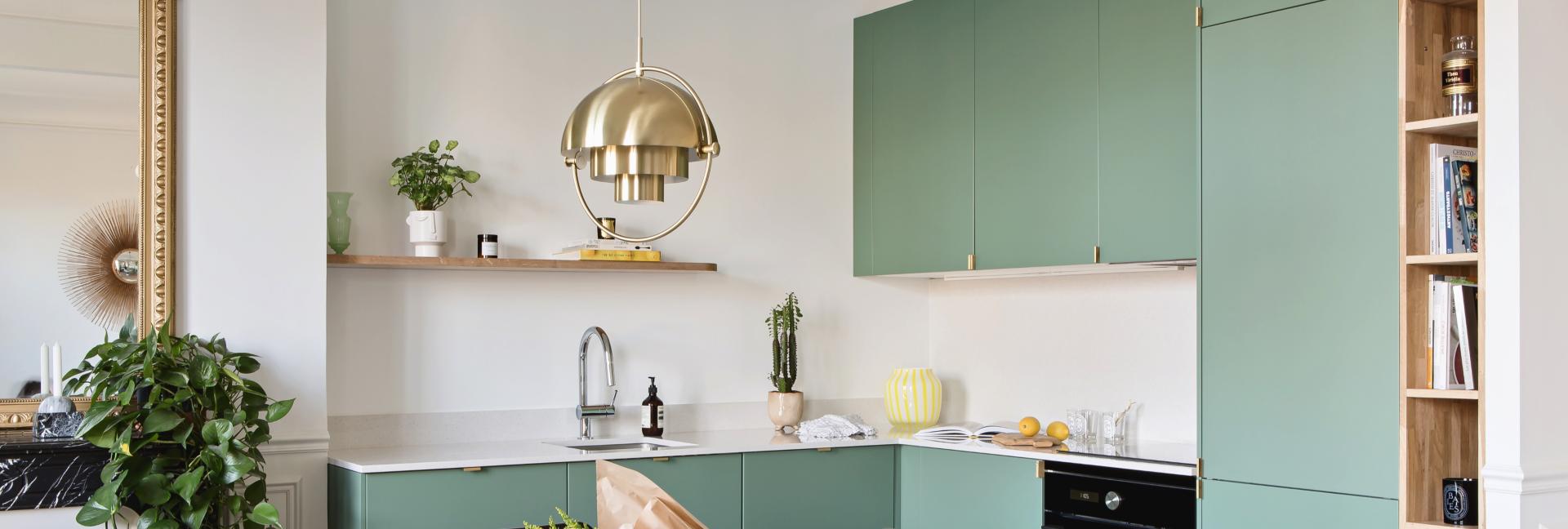 Küche in Grün 03 - Vert de gris, schöne Küchenleuchte