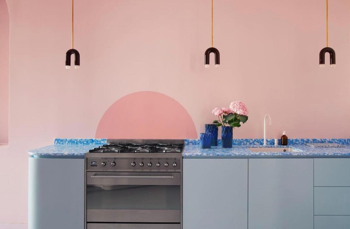 Kitchen in sky blue & pink paint
