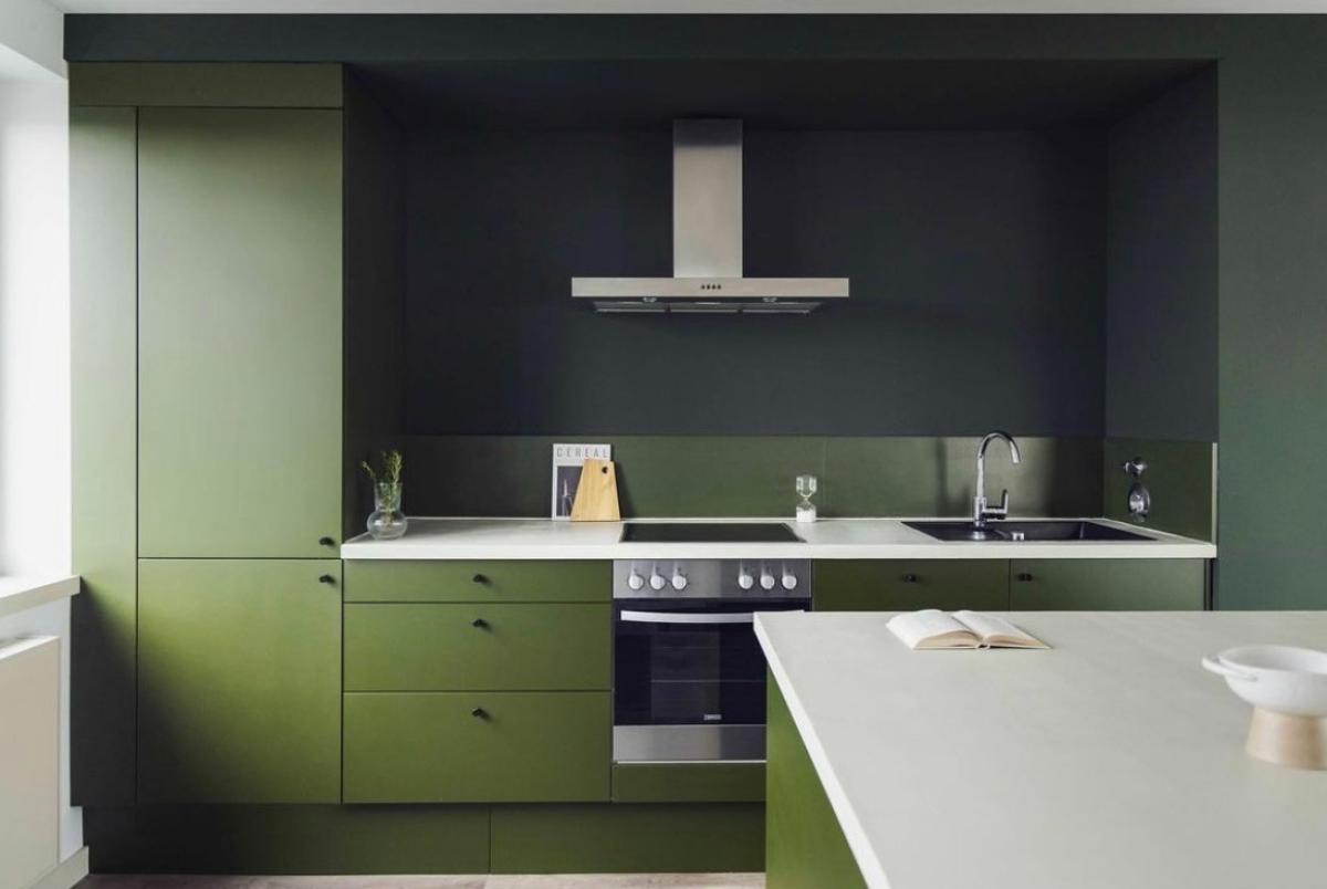 Grüne Küche, Raum im Raum Effekt mit Farbe